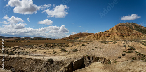Le Sol Aride Et Une Montagne Dun Désert En Espagne Buy