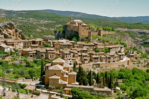 Fotografía Panoramic view from above on the houses of medieval village Alquezar at daytime