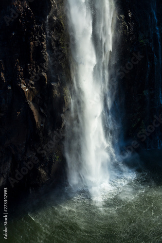 wodospady-wiktorii-lub-mosi-oa-tunya-zambia-i-zimbabwe-afryka