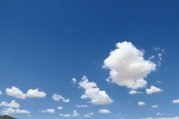 Wall Mural - Nuages blancs dans le ciel bleu