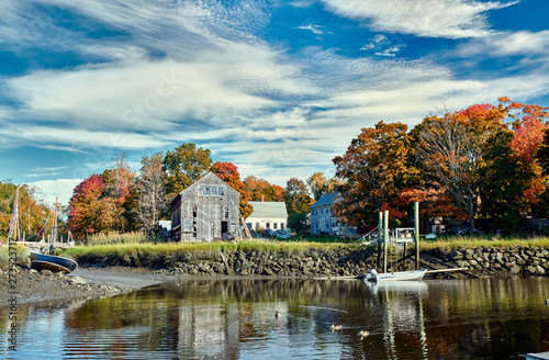 Fotografía Fall in Essex, Massachusetts, USA. Autumn scene at old wharf.