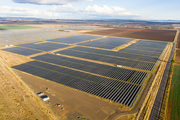 Canvas Print - A huge solar farm between Toowoomba and Dalby in central Queensland, Australia.