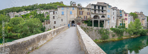 Fotomural Sauve, France - 06 06 2019: A stone bridge to the village