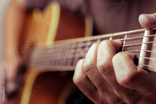 Musicians are playing acoustic guitar. Tablou Canvas