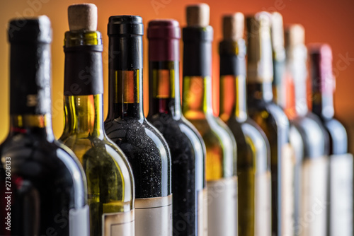 Cuadros en Lienzo Line of wine bottles. Close-up.