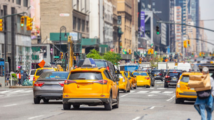 Fototapete - New York, streets. High buildings, cars and cabs