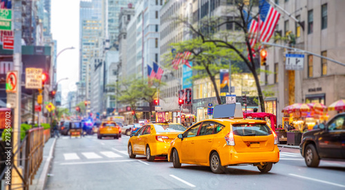 Fotografía New York, streets. High buildings, cars and cabs