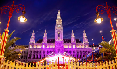 Fototapete - Vienna City Hall at night