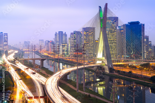  Naklejka most nocą   skyline-sao-paulo-w-nocy-brazylia