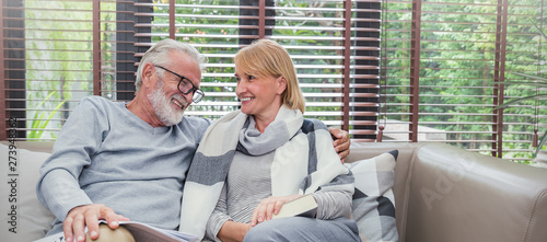 Fotomural Portrait of happy old couple smiling in living room at home, caucasian senior couple relax in sofa