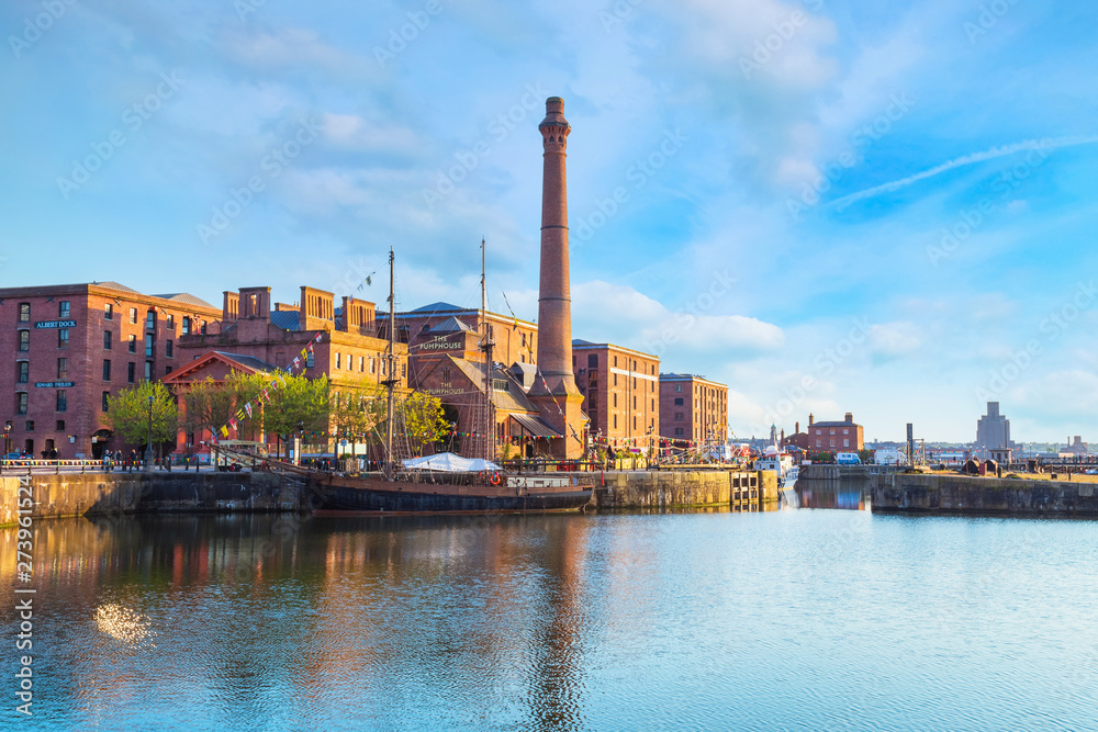 Royal Albert Dock in Liverpool, UK - obrazy, fototapety, plakaty 
