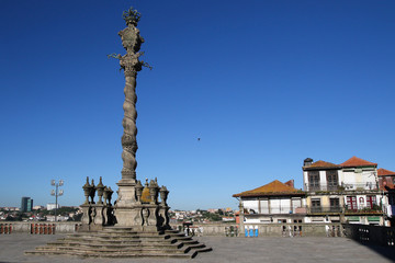 Wall Mural - The pillory of Porto in Se Cathedral Square, Portugal