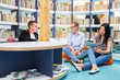 © Robert Kneschke - Drei Studenten mit Tablet Computer in Bibliothek