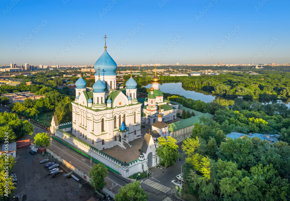 Widok z lotu ptaka Nikolo-Perervinsky monaster w Moskwie, Rosja - obrazy, fototapety, plakaty 