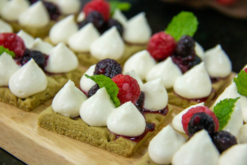  delicious green tea cheese tart with berry