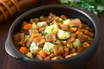 Wall Mural - Chilean Estofado or Guiso de Cochayuyo (lat. Durvillaea antarctica) vegan stew of bull kelp, potato, carrot and onion, photographed with natural light (Selective Focus in middle of the stew)