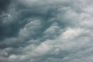 Wall Mural - dramatic sky - dark grey heavy clouds