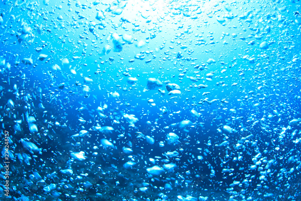 水中、湧き出る泡 の Stock フォト | Adobe Stock