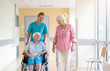 © pikselstock - Elderly woman on wheelchair with her daughter and nurse