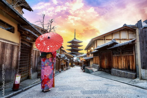 Young women wearing traditional Japanese Kimono with japan umbrella at Yasaka Pa Poster Mural XXL