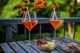 Fototapeta Krajobraz - Beverages in summer time