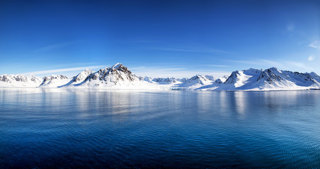 svalbard mountains and fiords panorama