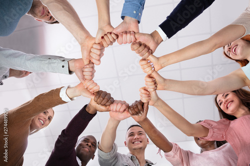 Fotomural Low Angle View Of People Making Circle With Their Hands
