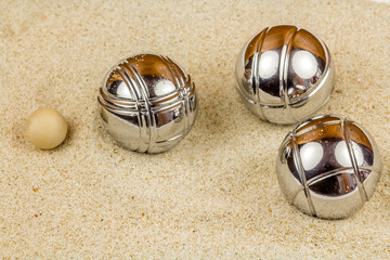 Boules de pétanque sur plage