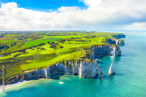 Fotomural Picturesque panoramic landscape on the cliffs of Etretat