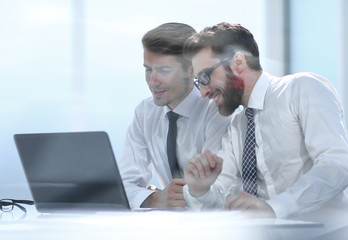 two business colleagues discuss the information sitting at the Desk