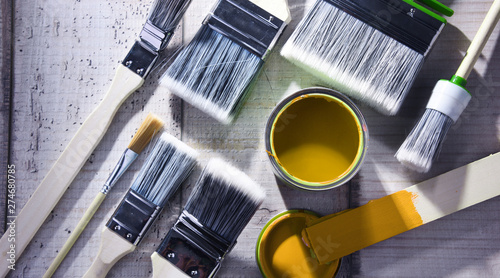 Fotomural Paintbrushes of different size and paint can