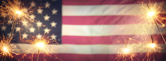 Fototapete - Vintage Celebration With Sparklers And Defocused American Flag - 4th Of July