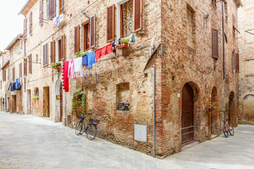 Poster - Italian alleyway with hanging laundry and parked bicycles