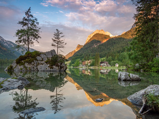 Wall Mural - Sonnenaufgang am Hintersee Ramsau im Berchtesgadener Land