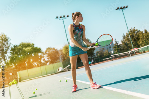 テニス アドビストックのデザイン かべいろ Com おしゃれ壁紙リフォーム貼り替え インクジェット壁紙のかべいろ Com