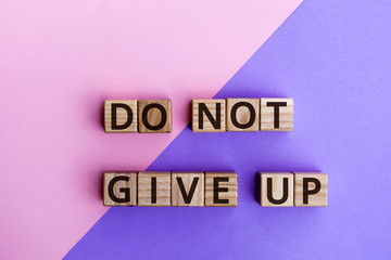 Fototapete - phrase do not give up, wooden cubes with letters on color background top view