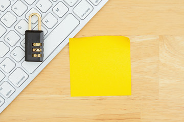 Canvas Print - Combination lock on a keyboard with a sticky note on a desk