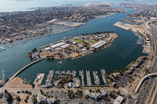 Cuadros en Lienzo Aerial of San Francisco Bay waterways near Alameda Island and Oakland California