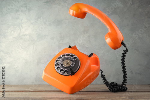 Fotomural Vintage orange phone - levitate over the table