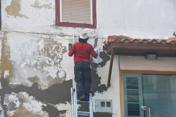 Canvas Print - autónomo reparando una fachada