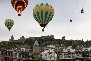 Wall Mural - Tbilisi, Georgia: Hot aie balloons in Old town 