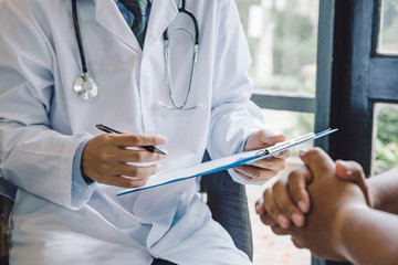 doctor giving a consultation to a patient and explaining medical informations and diagnosis