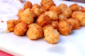 Canvas Print - fried nuggets at street food