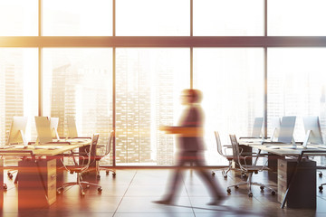 Canvas Print - Businessman walking in panoramic office