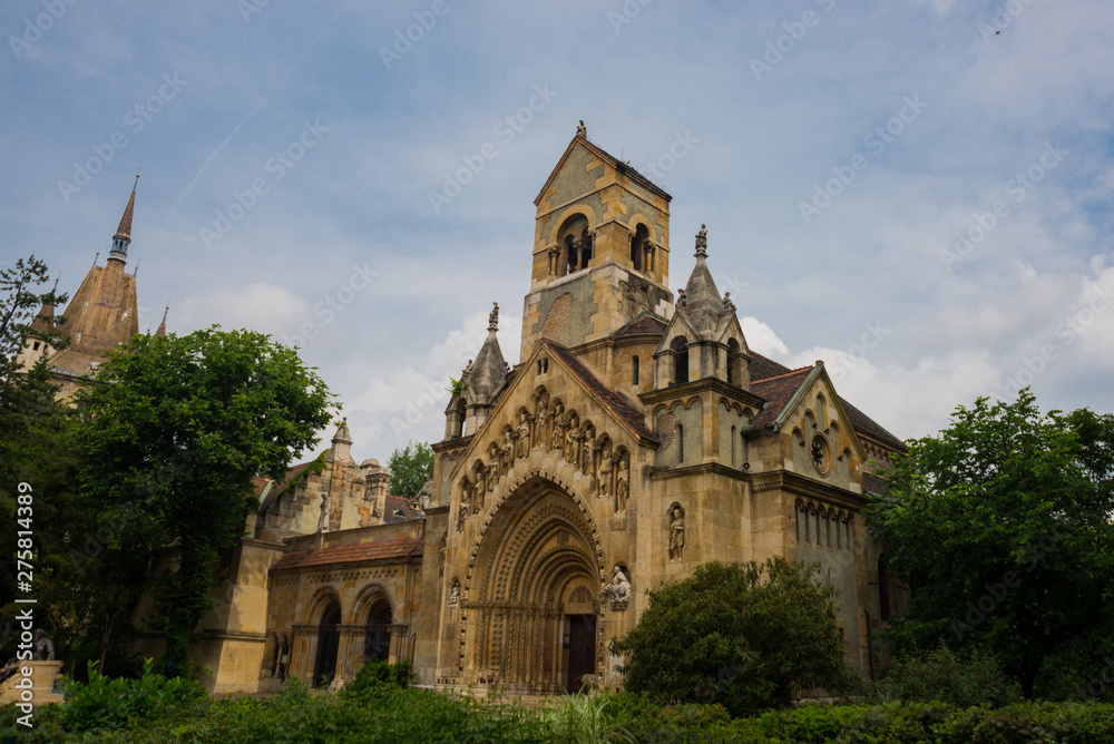 BUDAPEST, HUNGARY: Exterior view of Jak Church inside Vajdahunyad Castle at City Park area. - obrazy, fototapety, plakaty 