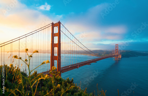 Fotomural San Francisco's Golden Gate Bridge at sunrise from Marin County