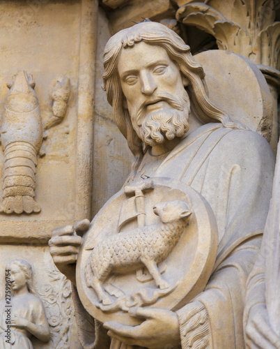 Fotomural Statue of Saint John the Baptist at Notre Dame, Paris
