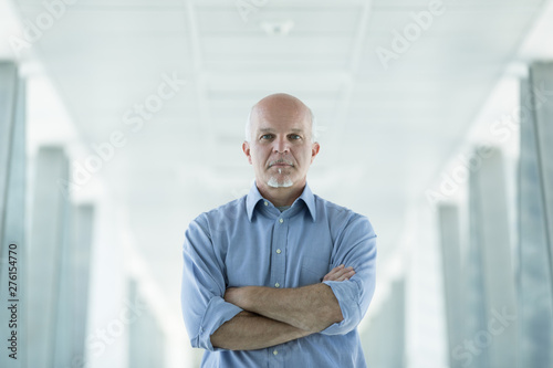 Cuadros en Lienzo Serious thoughtful senior businessman