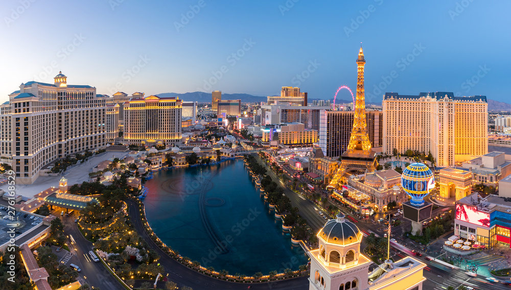 aerial Las Vegas at night - obrazy, fototapety, plakaty 