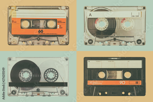  Fototapety retro   cztery-stare-kompaktowe-kasety-audio